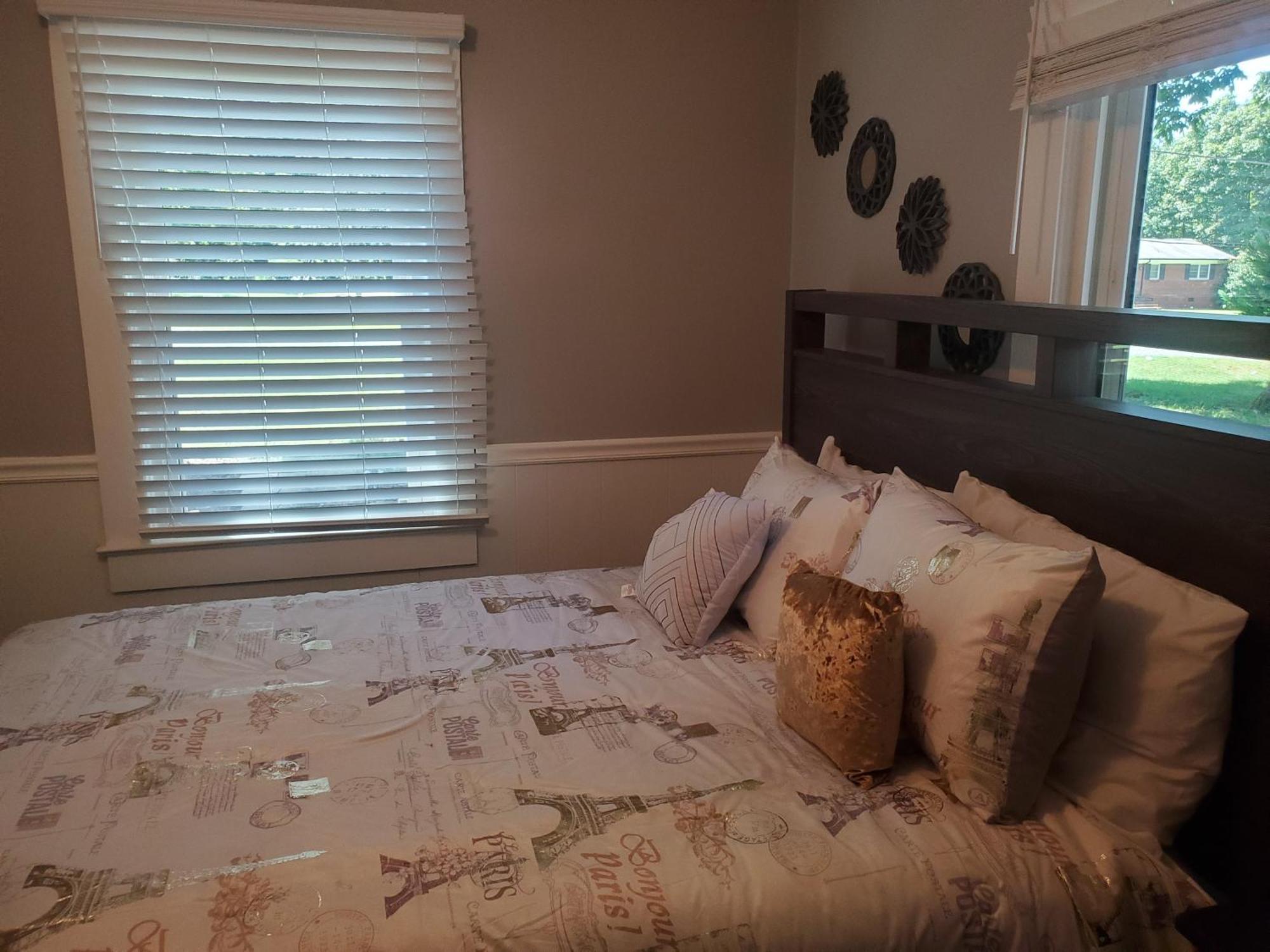 Private Single Level Standalone House Large Lot - 3 Bedrooms Charlotte Exterior photo