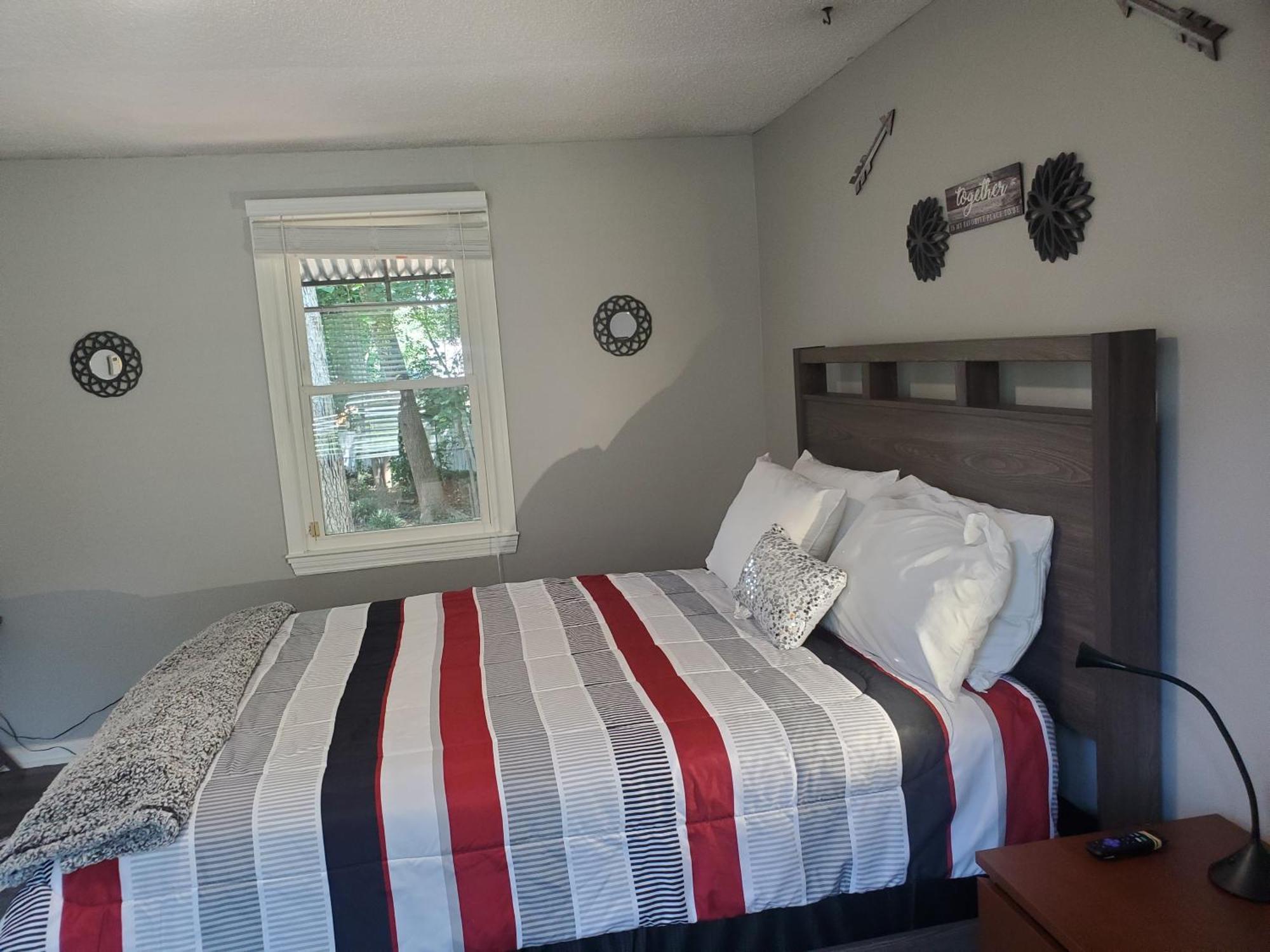 Private Single Level Standalone House Large Lot - 3 Bedrooms Charlotte Exterior photo